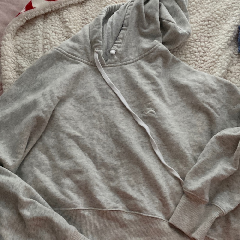white hollister cropped hoodie medium